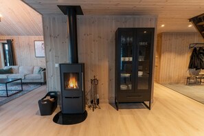 Nhà, 4 phòng ngủ, ban công, quang cảnh núi | Nội thất