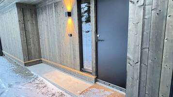 House, 4 Bedrooms, Balcony, Mountain View | Property grounds