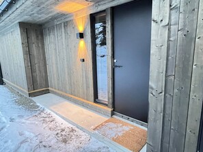 House, 4 Bedrooms, Balcony, Mountain View | Property grounds