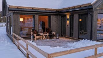 Casa, 4 habitaciones, balcón, vista a la montaña | Terraza o patio