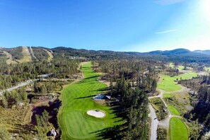 Nhà, 4 phòng ngủ, ban công, quang cảnh núi | Golf