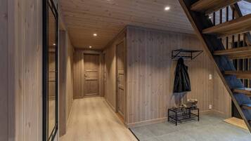 House, 4 Bedrooms, Balcony, Mountain View | Interior