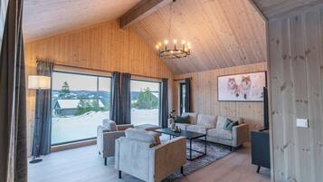 House, 4 Bedrooms, Balcony, Mountain View | Living area