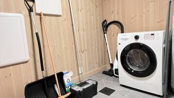 House, 4 Bedrooms, Balcony, Mountain View | Interior