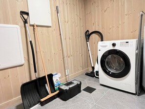 House, 4 Bedrooms, Balcony, Mountain View | Interior