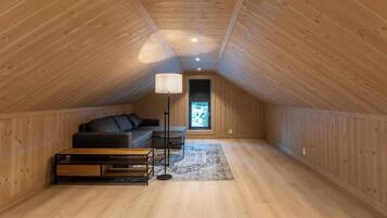 House, 4 Bedrooms, Balcony, Mountain View | Living area