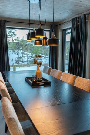 House, 4 Bedrooms, Balcony, Mountain View | Dining