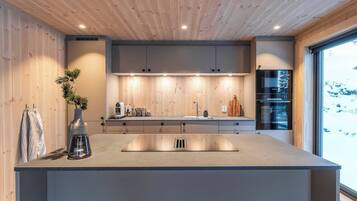 House, 4 Bedrooms, Balcony, Mountain View | Interior