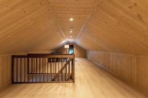 House, 4 Bedrooms, Balcony, Mountain View | Interior