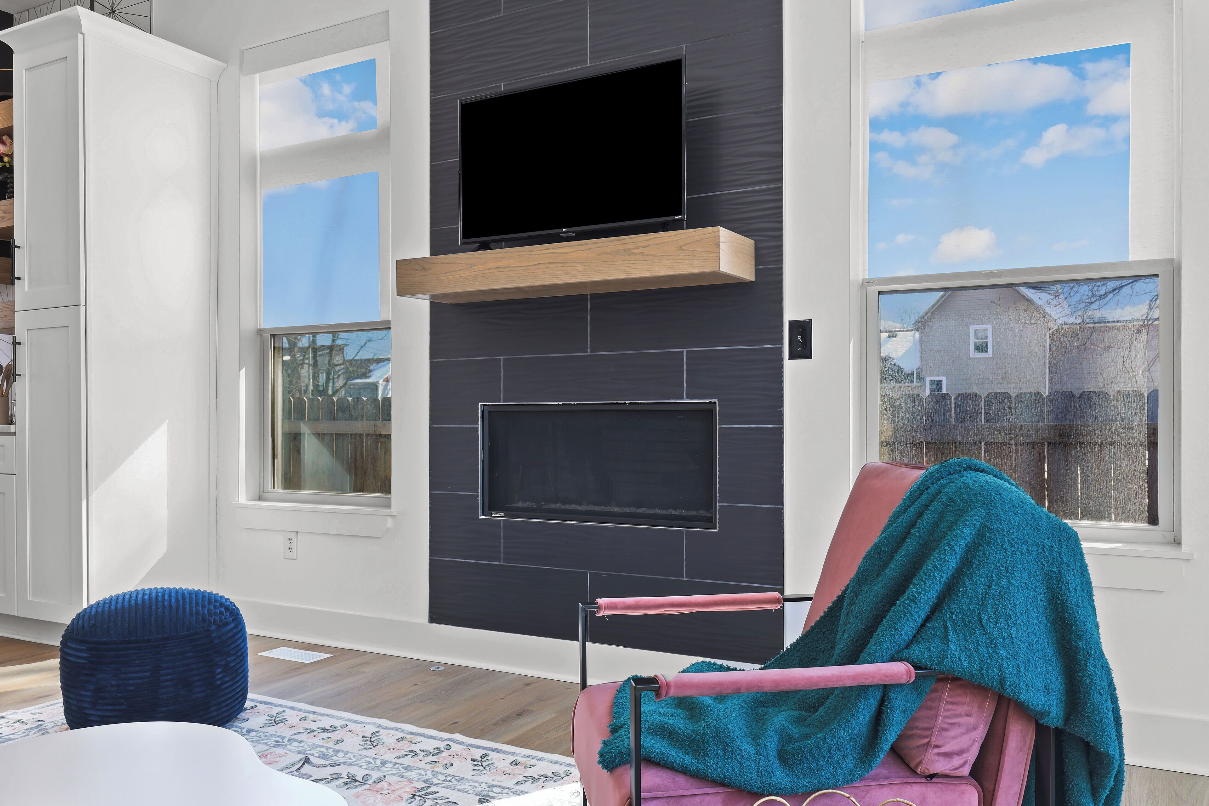 Télévision, cheminée