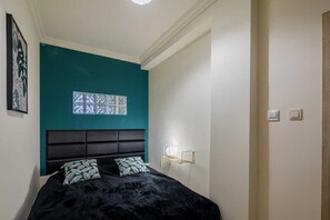 2 habitaciones, tabla de planchar con plancha, wifi y ropa de cama
