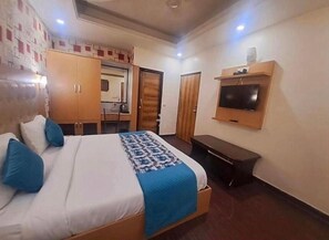 办公桌、免费 WiFi