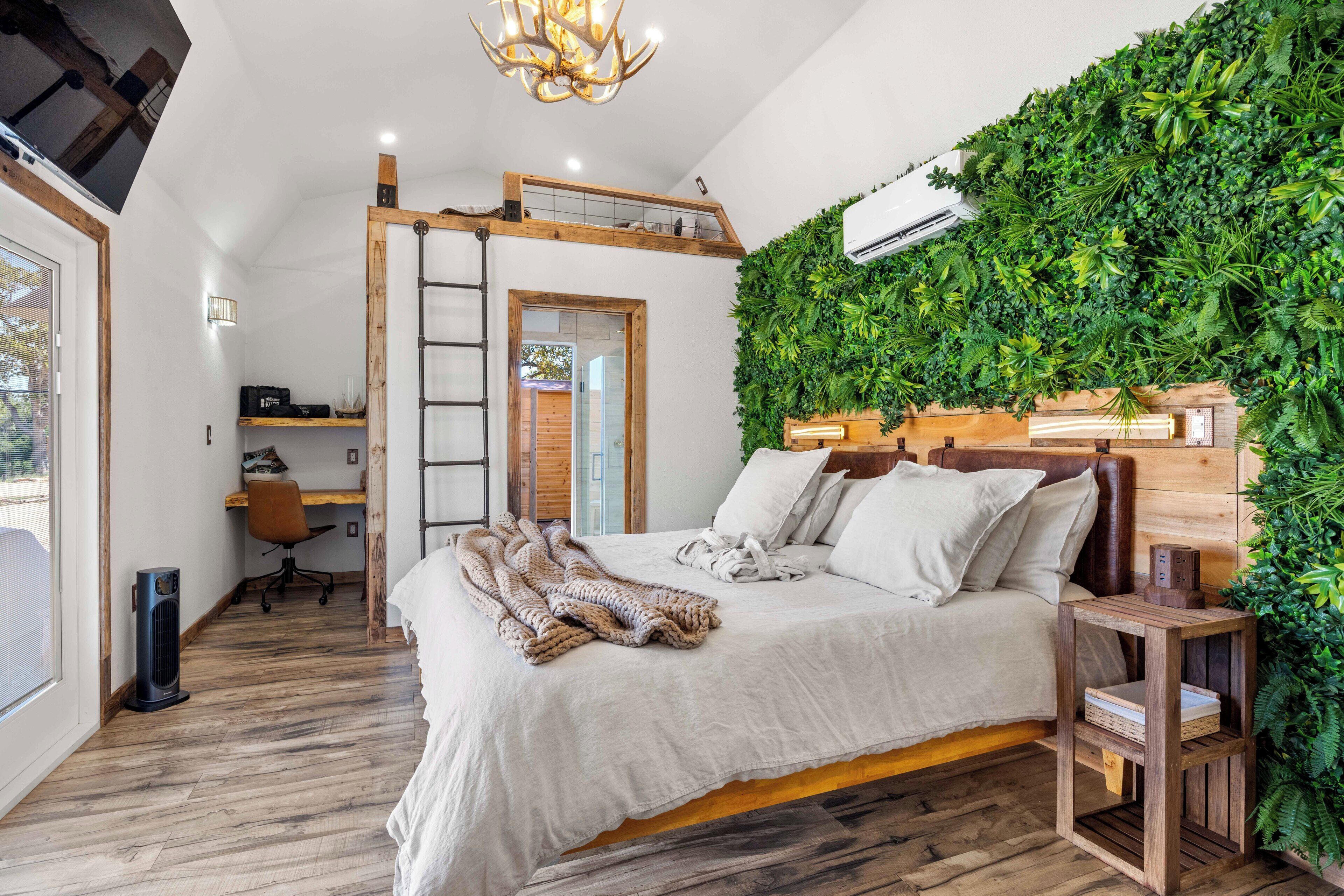 Iron/ironing board, free WiFi