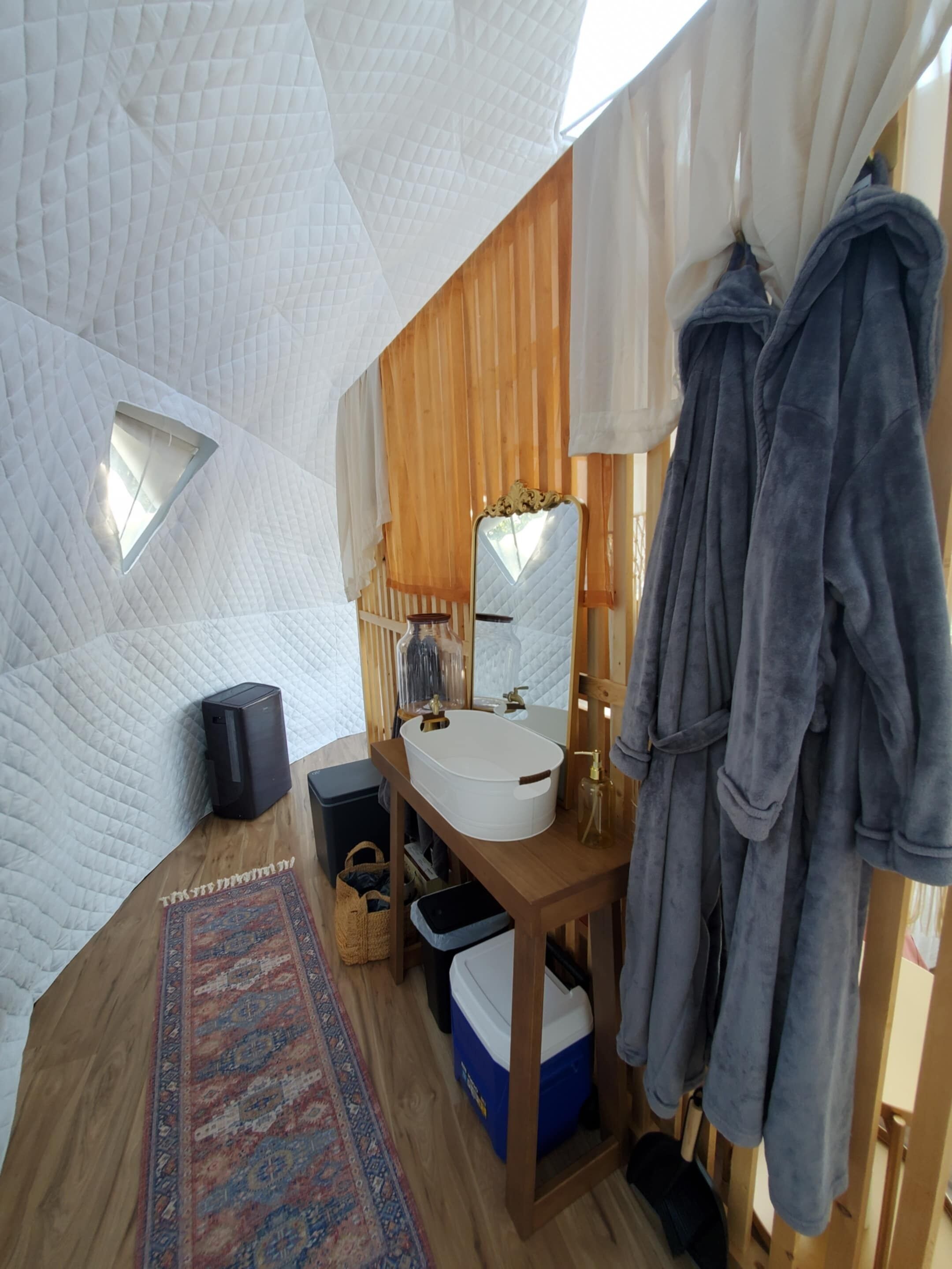 Handdukar och toalettpapper