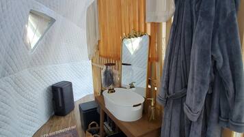 Handdukar och toalettpapper