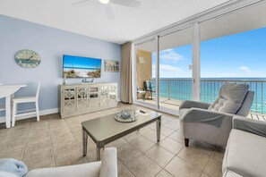 Condo, 1 cama King size (Majestic Beach Towers 1-1205) | Área de sala de estar