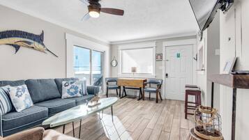 Condo, 1 King Bed with Sofa bed (Sand Castles West II G4- FinView) | Living area