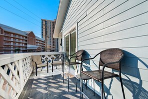 Condo, 1 King Bed with Sofa bed (Sand Castles West II G4- FinView) | Property grounds