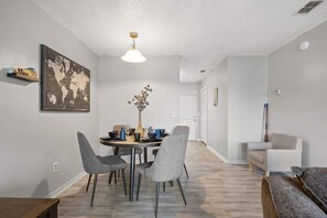 Dining - EconoChic Hideaway, 2/2, Family Friendly, W/D (Jacksonville)