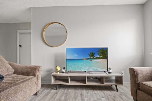 EconoChic Hideaway, 2bd 2ba, Family Friendly, Washer and Dryer