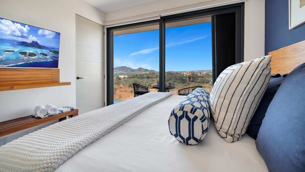 Desk, iron/ironing board, travel cot, WiFi - New Condo Right Next to the Beach - Pool (Cabo San Lucas)