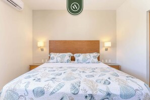 5 bedrooms, desk, iron/ironing board, WiFi