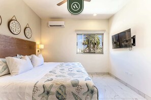 1 habitación, escritorio, tabla de planchar con plancha y wifi 