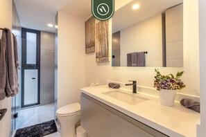 Shower, hair dryer, towels