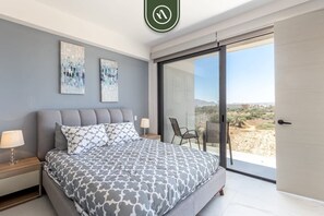 10 bedrooms, desk, iron/ironing board, travel crib