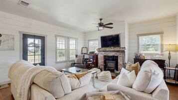 TV, fireplace, DVD player