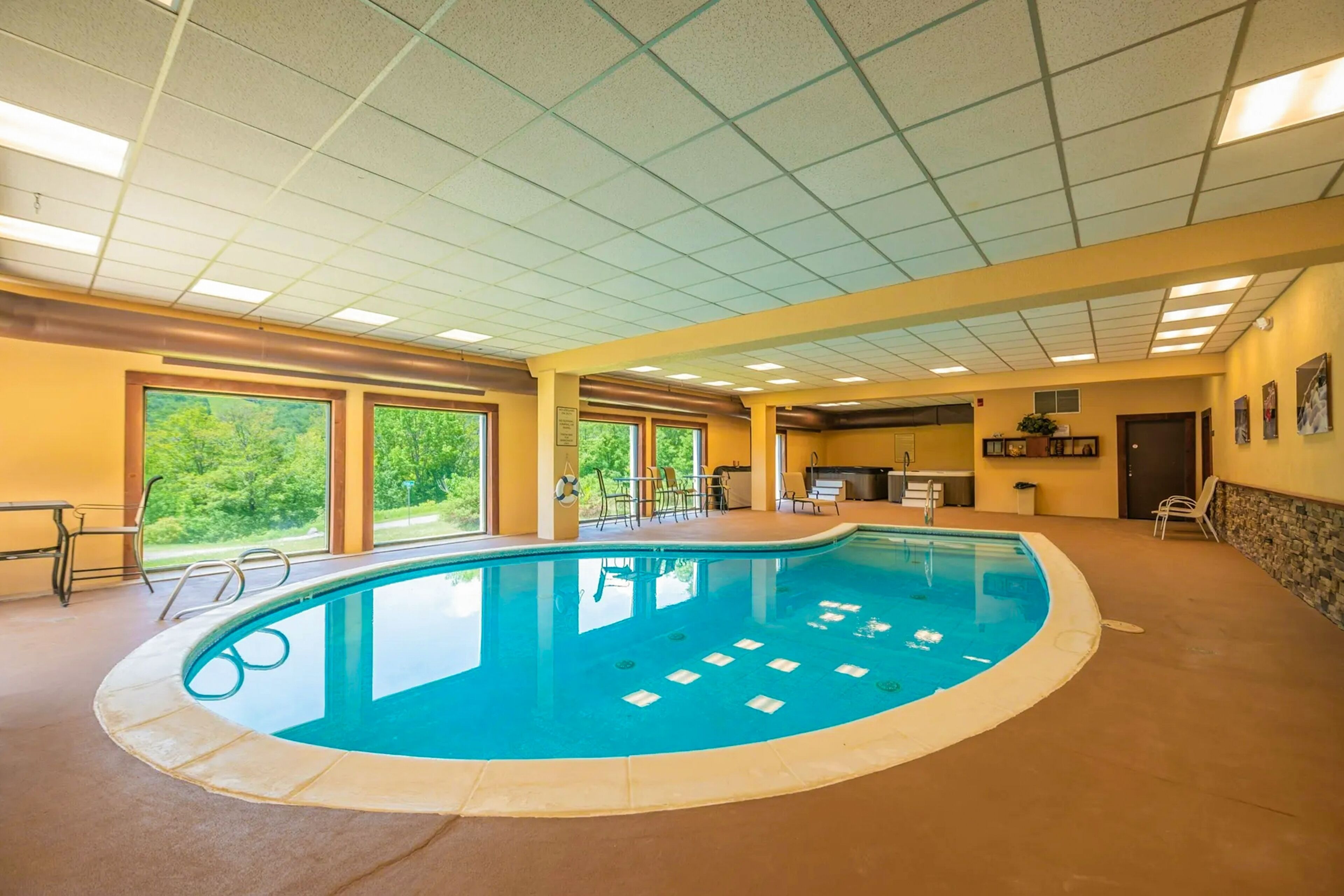 Una piscina cubierta