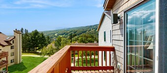 Mountain view condo w/ fireplace, shared hot tub, pool, sauna, tennis & shuttle