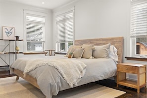5 bedrooms, WiFi, bed sheets