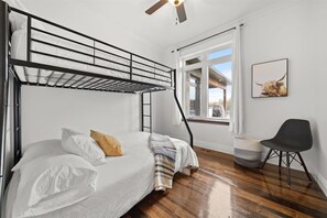 4 bedrooms, WiFi, bed sheets