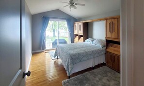 3 bedrooms, iron/ironing board, WiFi, bed sheets - Lake Front Bungalow with AC in charming Ira (Ira)
