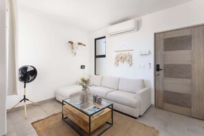 TV, offices - Chic 2BR House - Tezal - Private Rooftop - Pool (Cabo San Lucas)