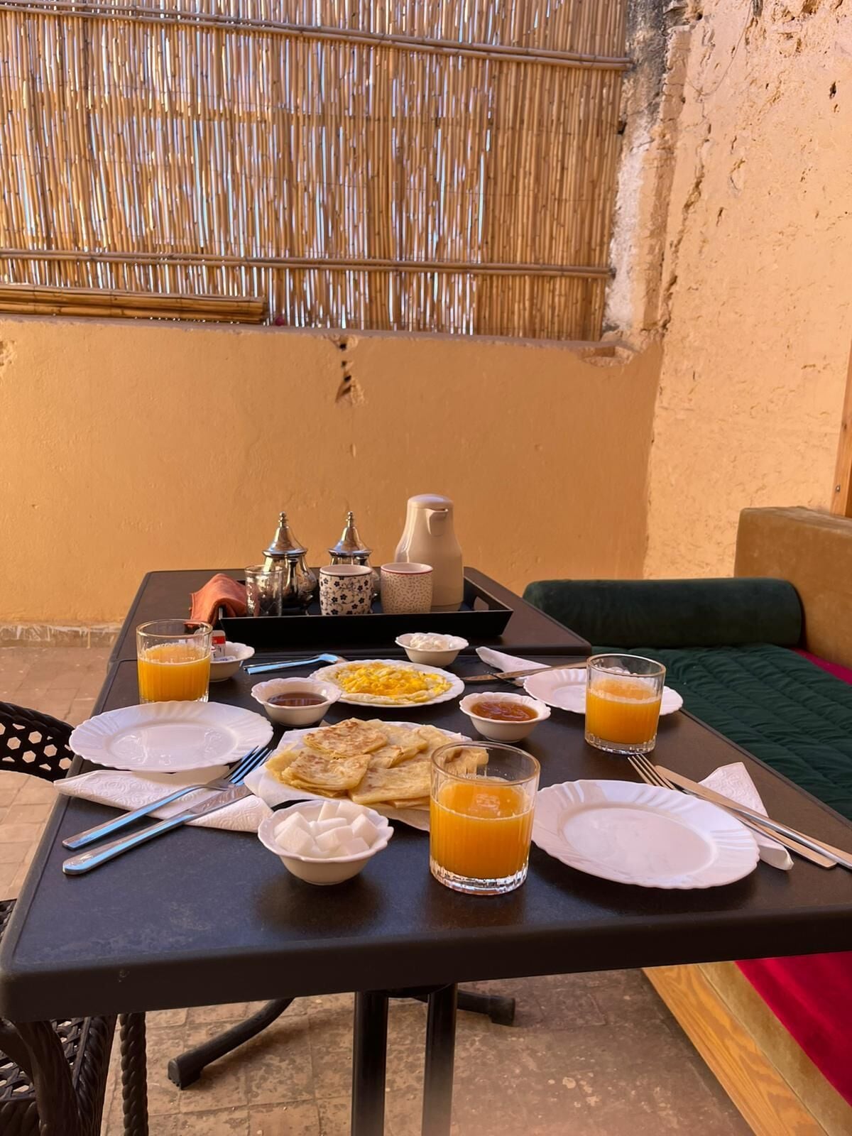 Desayuno de cocina local (EUR 5 por persona) 