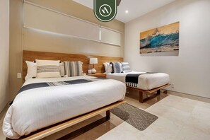 27 habitaciones, escritorio y tabla de planchar con plancha 