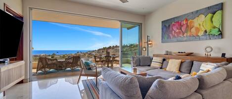 テレビ、書斎 / ワークスペース