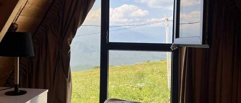 3 chambres, fer et planche à repasser