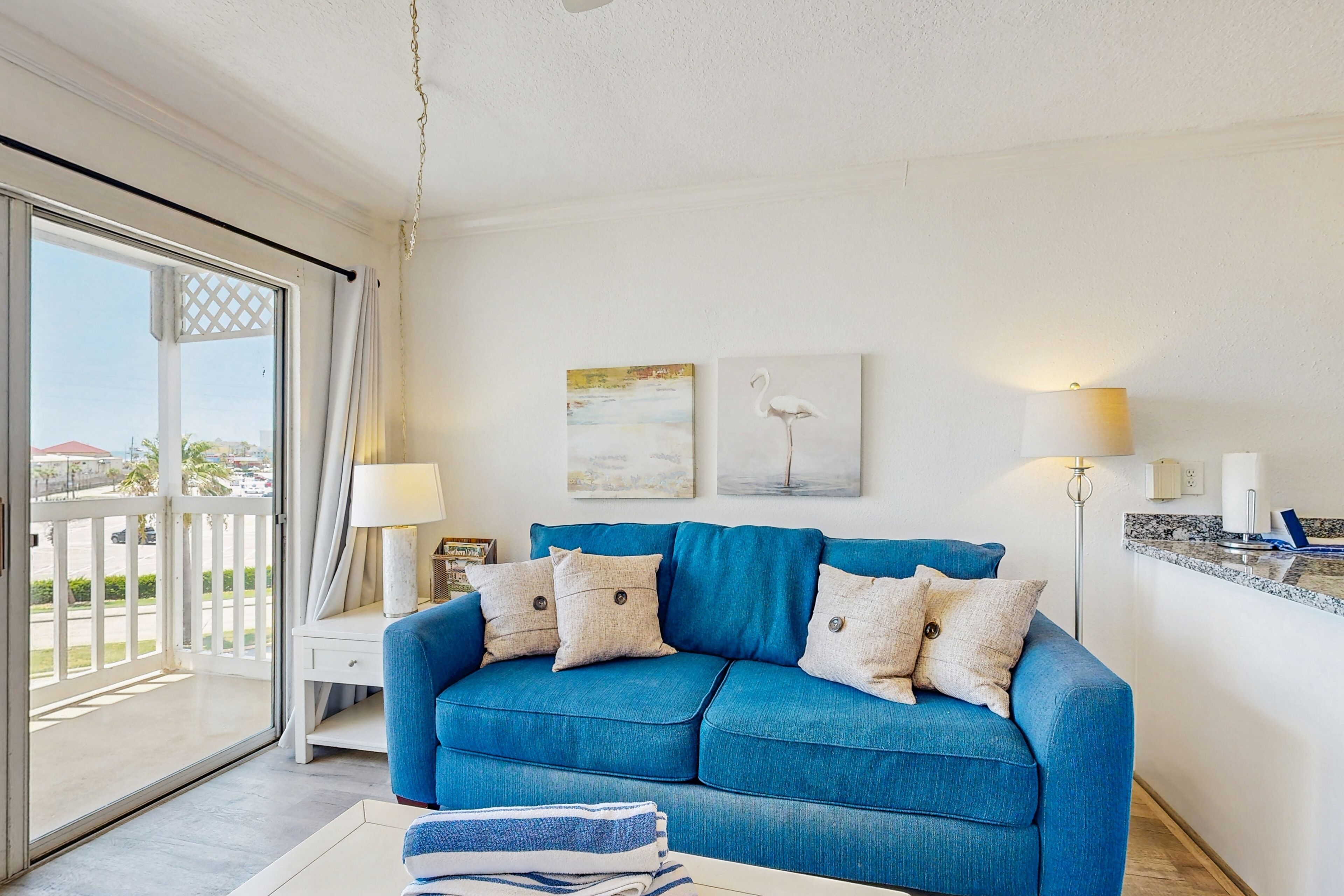 Televisión, reproductor de DVD, videoteca