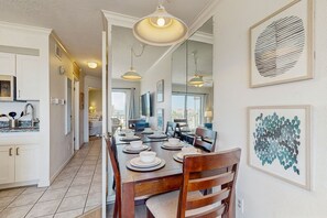 Dining - Condo with Ocean Views, Pools, Gym & Hot Tubs, Steps to the Beach (Galveston)