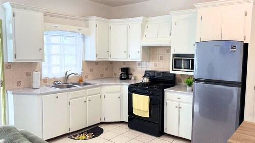 Modern Suite with Balcony & Full Kitchen