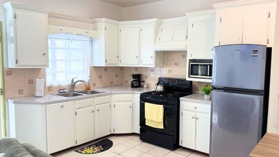 Modern Suite with Balcony & Full Kitchen