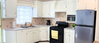 Modern Suite with Balcony & Full Kitchen