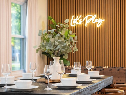 Spacious 4BR Retreat Near Parks & Downtown