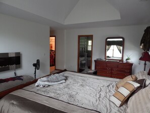 2 bedrooms, iron/ironing board, Internet, bed sheets