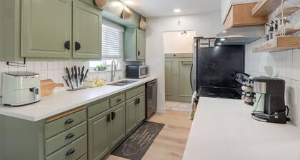 5-bedroom with fun accents and updated decor