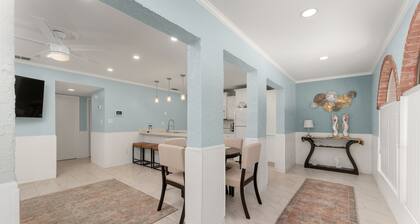 Cozy condo on the water w/pool & boat slip!