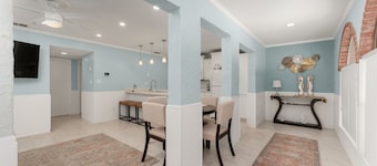 Cozy condo on the water w/pool & boat slip!
